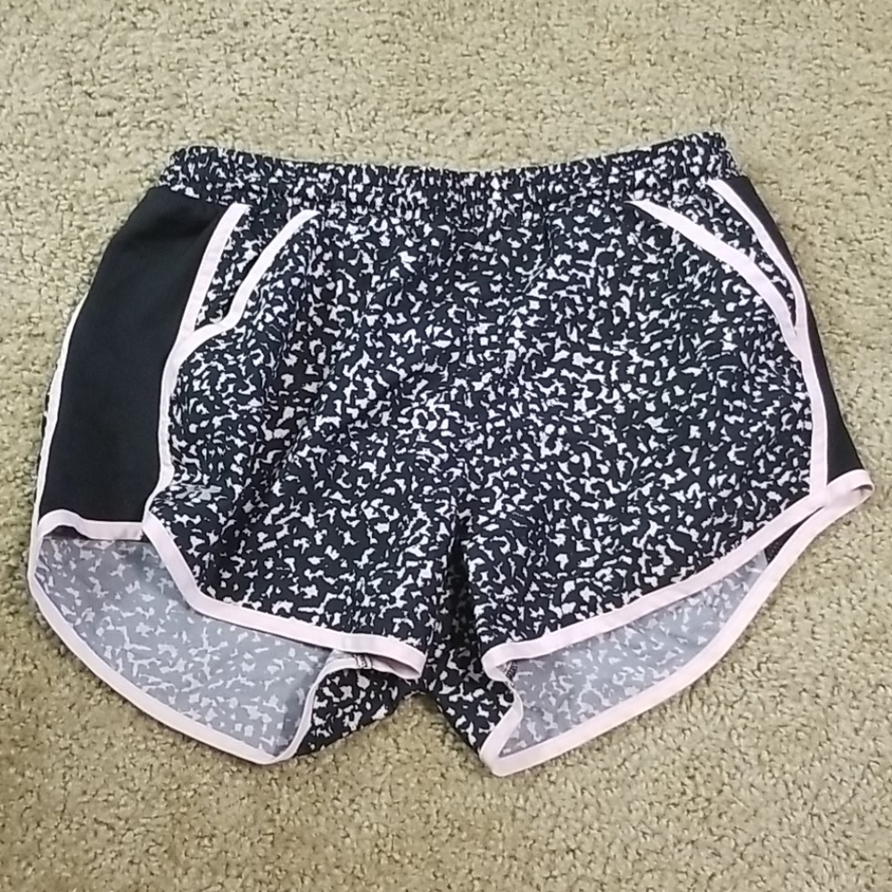 Athletic shorts w pockets. No tags.